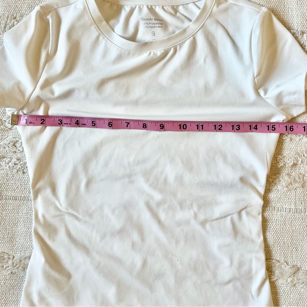 Trendy Queen short sleeve scoop neck white top small - Picture 9 of 10